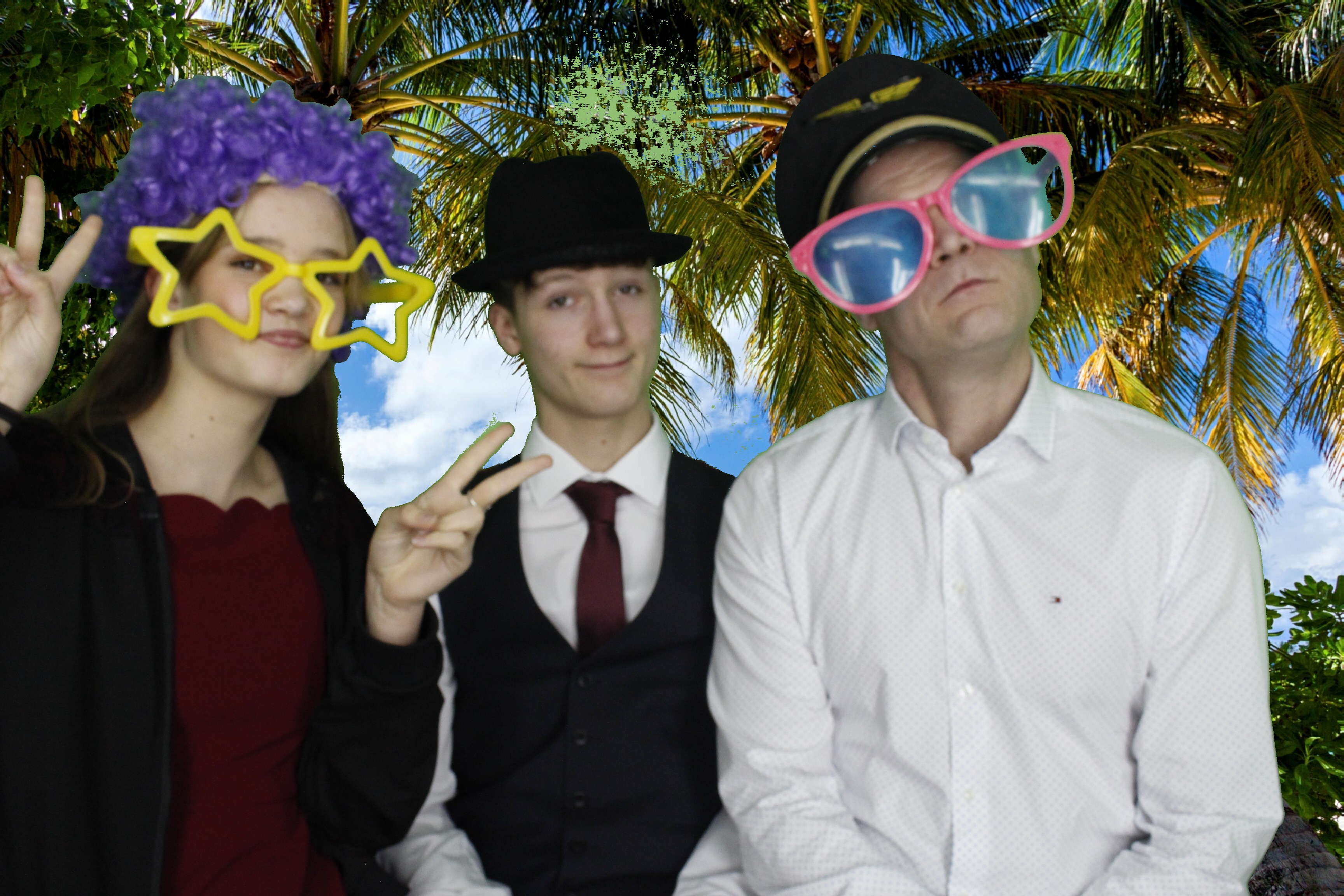 Mr & Mrs Mills | View more photos from the event at gallery.myphotoboothexperience.co.uk/u/MyPhotoBoothExperienceLtd/Mr-Mrs-Mills